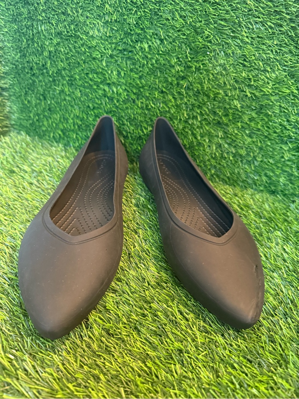 Crocs Women's on the clock work Black Pointed Toe Slip-On Flats size 11